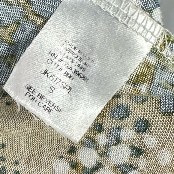 Chic Floral Maxi Dress in Green and Cream - Picture 6 of 9